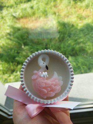 Γεμιστό πορσελάνινο βάζο με κύκνο – Μπομπονιέρα